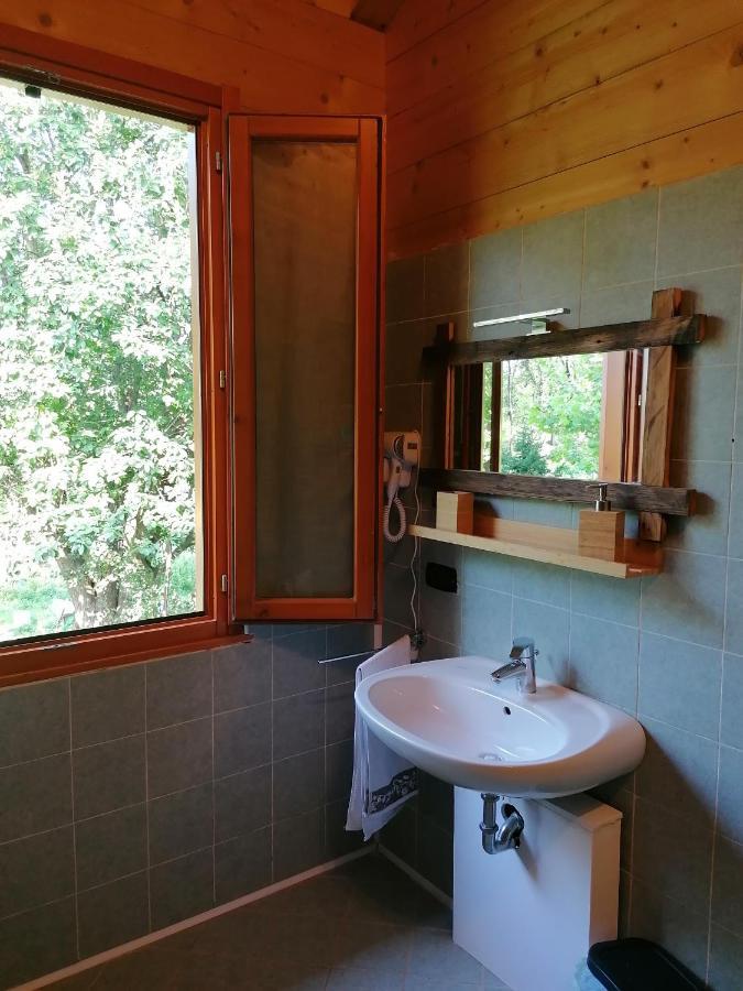 Agriturismo Bio Apipoli Montano Lucino ภายนอก รูปภาพ