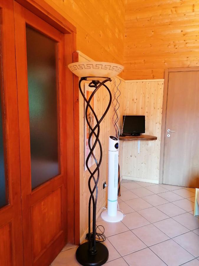 Agriturismo Bio Apipoli Montano Lucino ภายนอก รูปภาพ