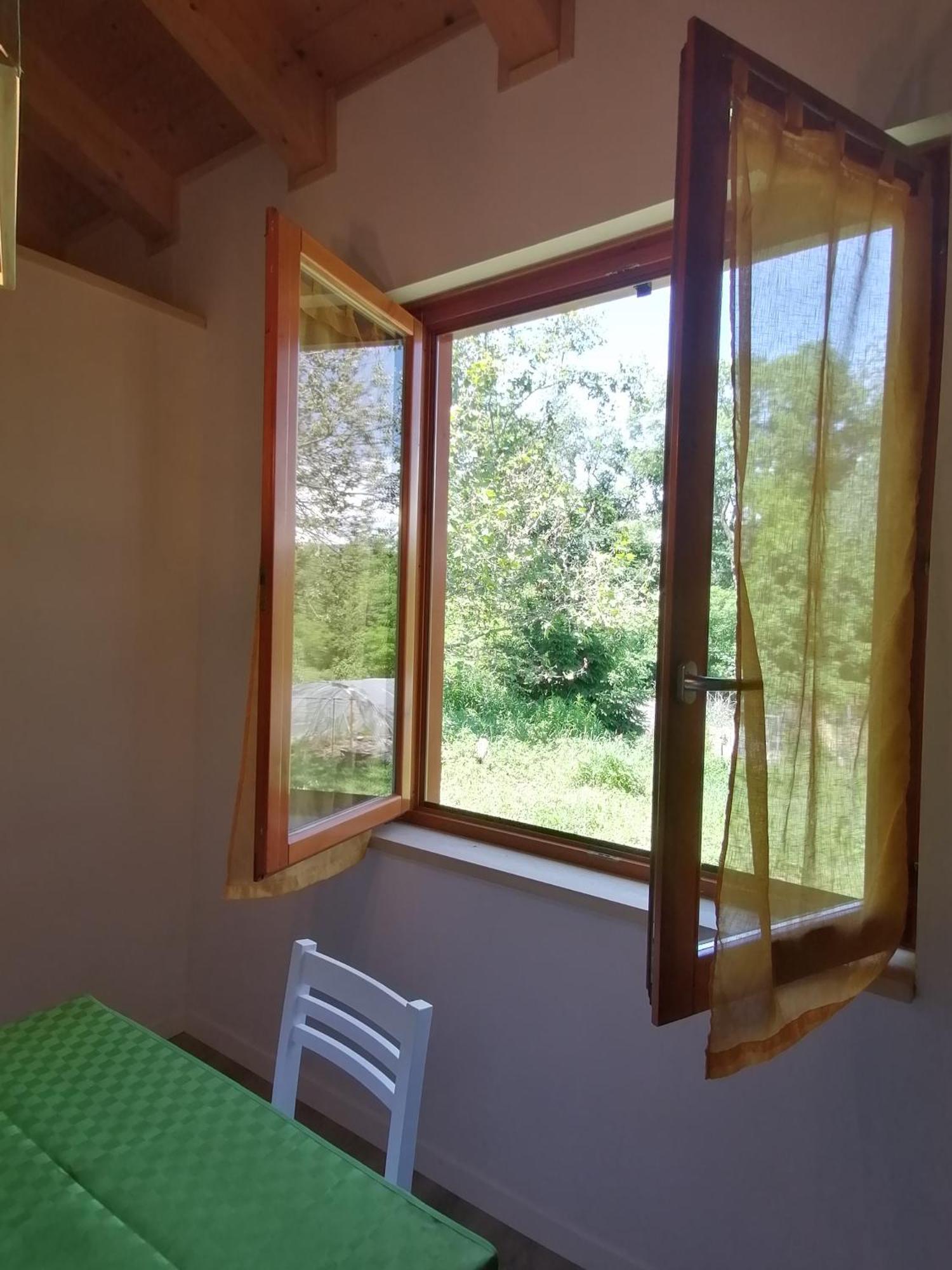 Agriturismo Bio Apipoli Montano Lucino ภายนอก รูปภาพ